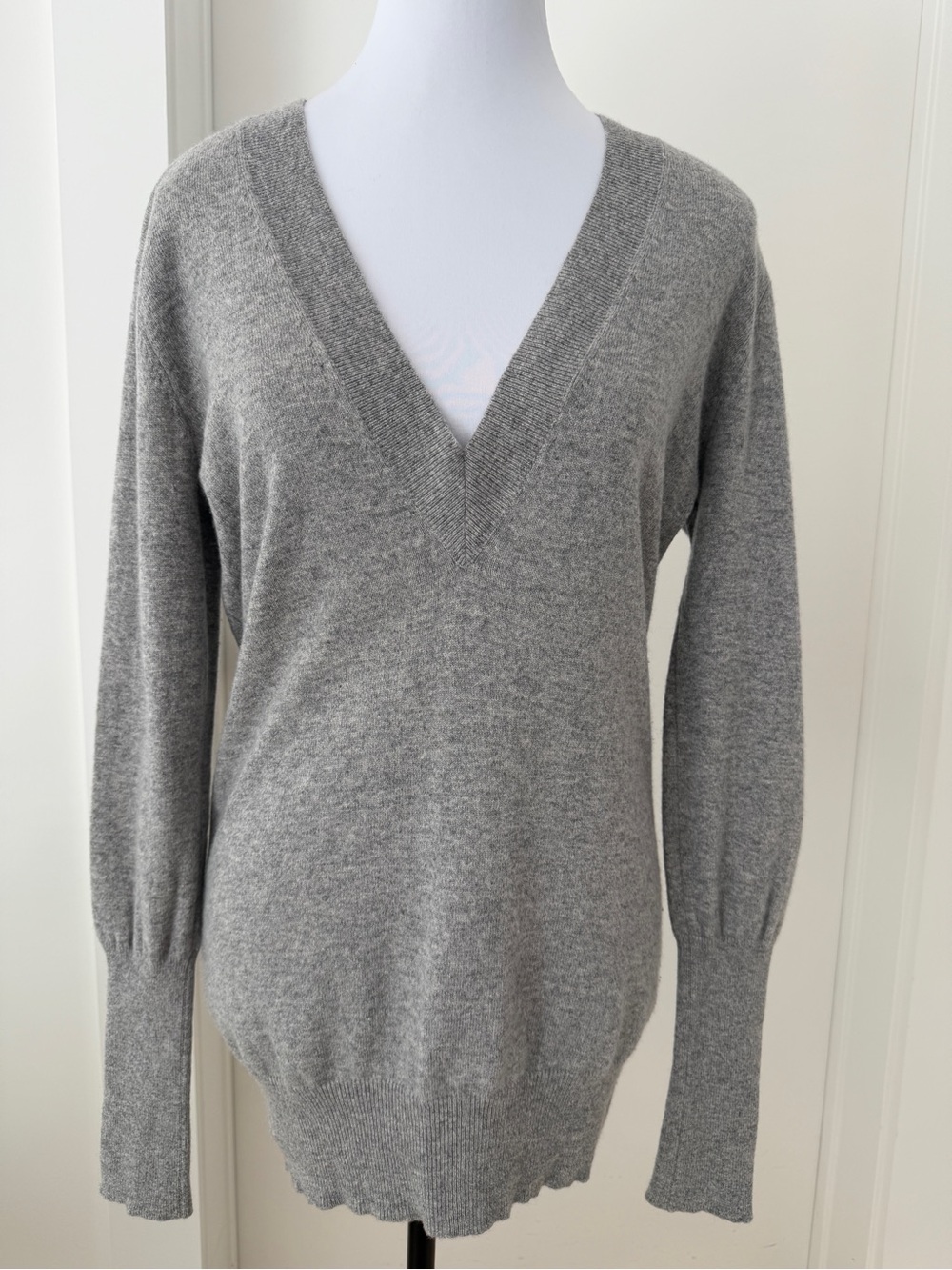 AUTUMN CASHMERE Deep V Neck Pullover Fine Knit Sweater Bodycon Luxury Minimalist